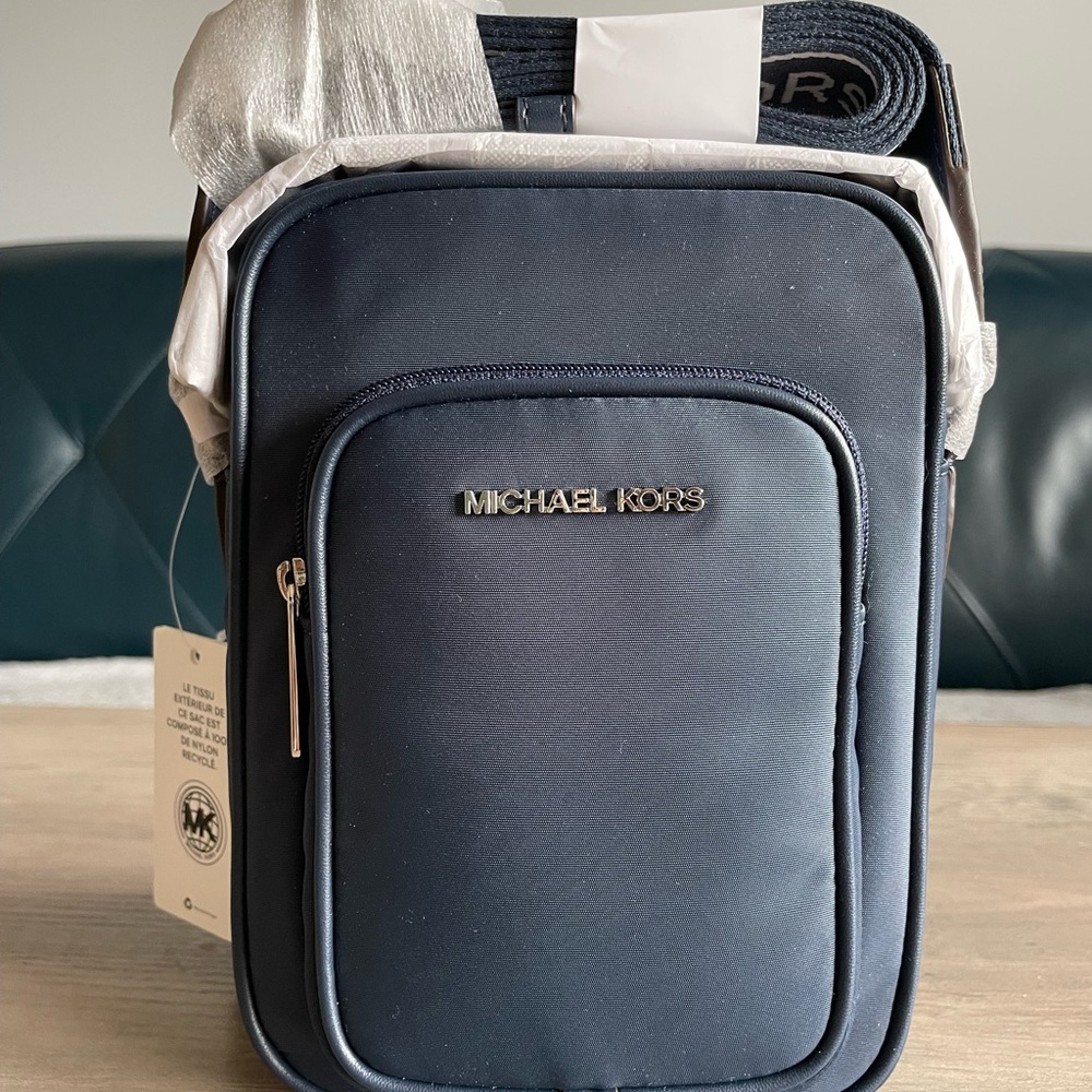 Michael Kors Navy Men's Sling Crossbody Bag with Silver Logo - Picture 2 of 4